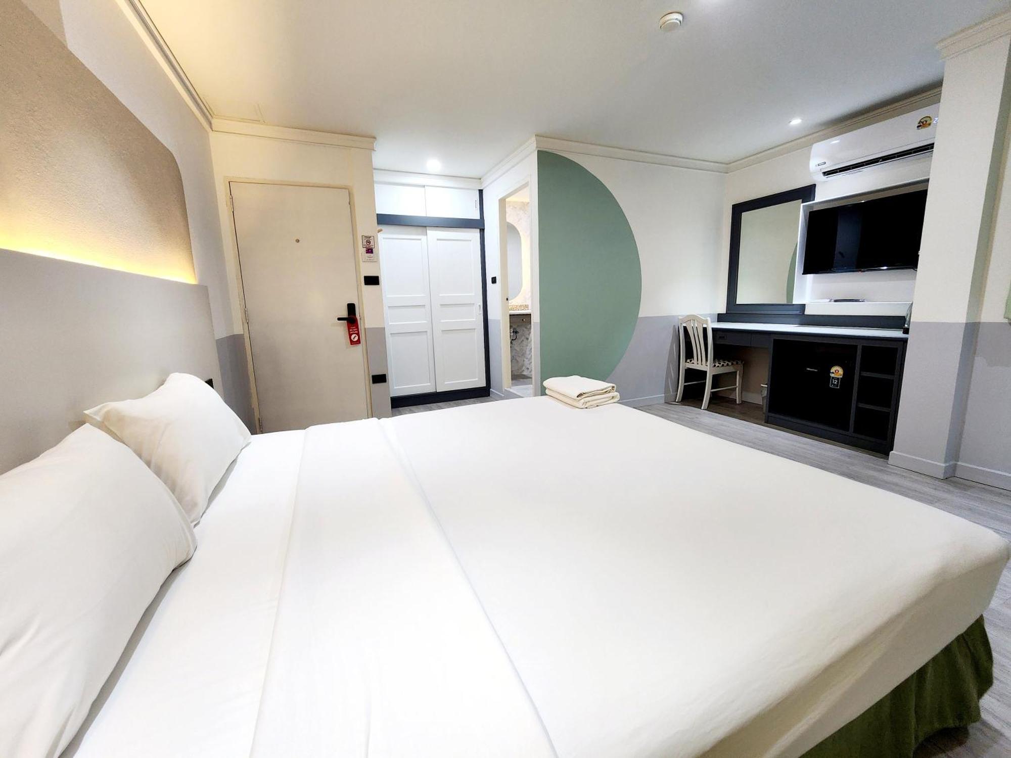 Seatel Phuket, Patong Beach Exterior foto
