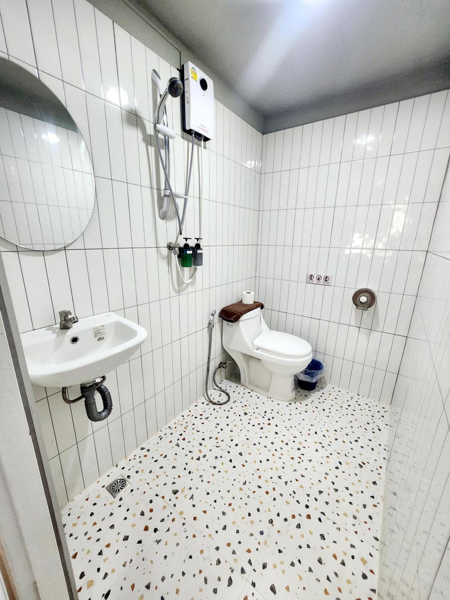 Seatel Phuket, Patong Beach Exterior foto